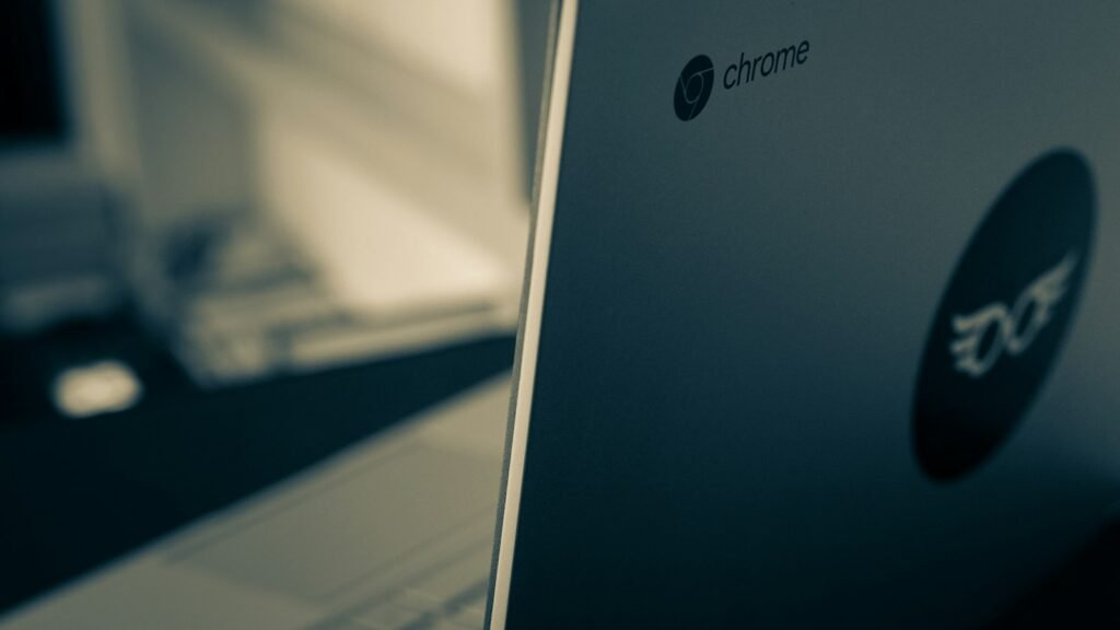 how to take pic on chromebook